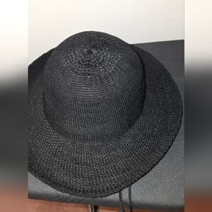 Wallaroo EUC Packable Black Wide-Brimmed Hat with Woven Texture EUC Chin Petite